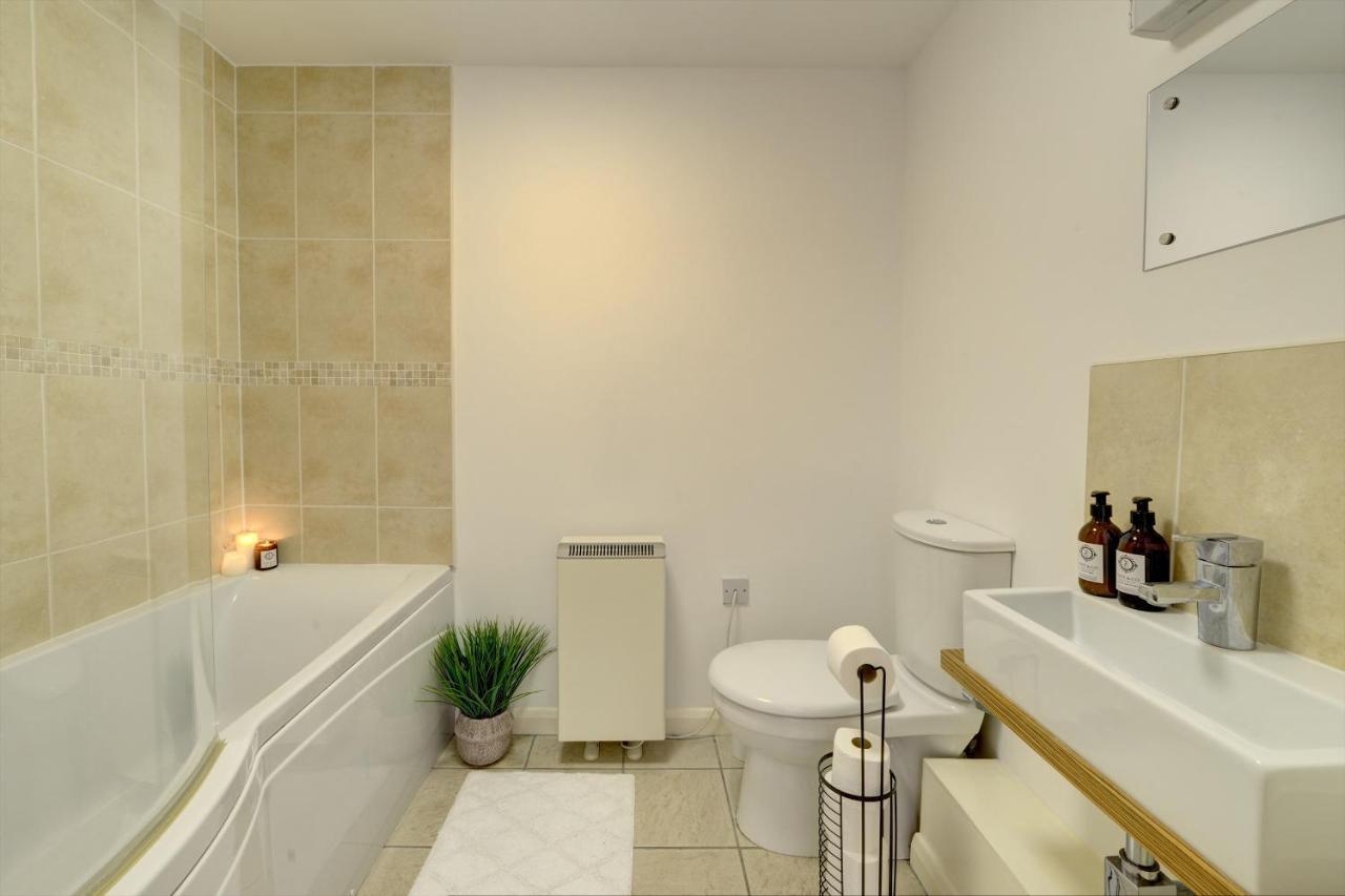 City Centre, 2 Bedroom, Secured Parking, 3 King Bed, Wifi Sleep 6 Guest Comfortable On Three King Size Beds, Jewellery Quarter , Birmingham City Centre , Allocated Secured Parking 外观 照片