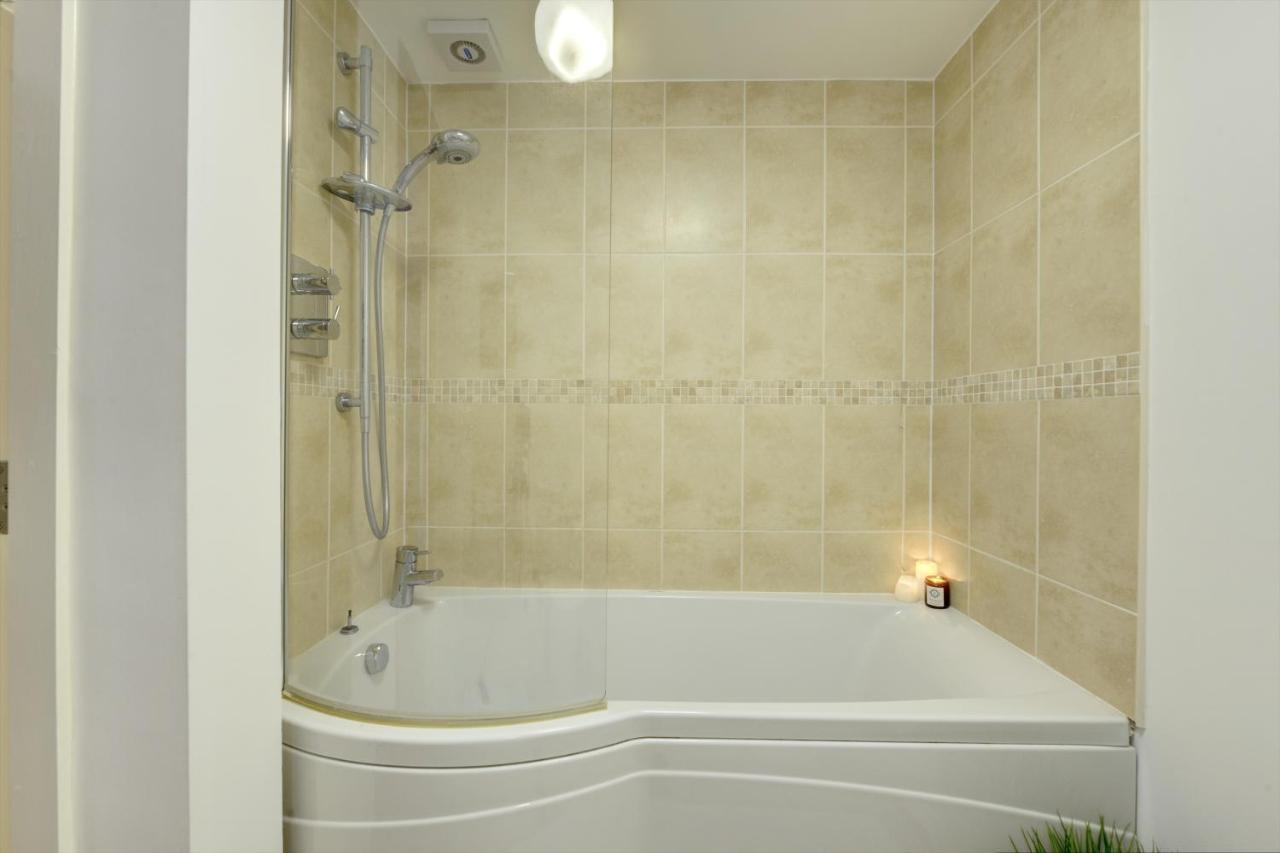 City Centre, 2 Bedroom, Secured Parking, 3 King Bed, Wifi Sleep 6 Guest Comfortable On Three King Size Beds, Jewellery Quarter , Birmingham City Centre , Allocated Secured Parking 外观 照片