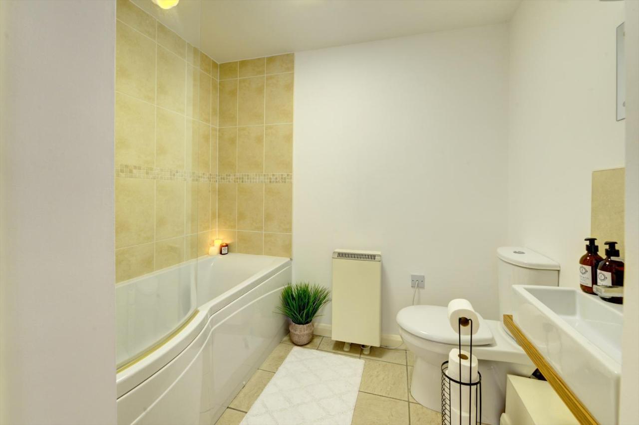 City Centre, 2 Bedroom, Secured Parking, 3 King Bed, Wifi Sleep 6 Guest Comfortable On Three King Size Beds, Jewellery Quarter , Birmingham City Centre , Allocated Secured Parking 外观 照片